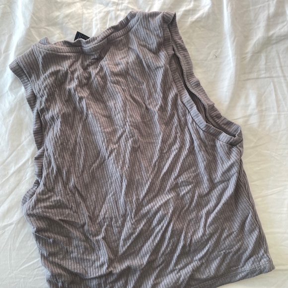 Gray tank - Picture 3 of 4